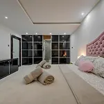 Unique - Spacious 3br Premium Flat Apartmán *