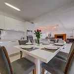Unique - Spacious 3br Premium Flat Apartment *