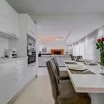 Apartment Unique - Spacious 3br Premium Flat