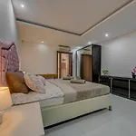 Apartment Unique - Spacious 3br Premium Flat *