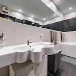 Unique - Spacious 3br Premium Flat Apartment *