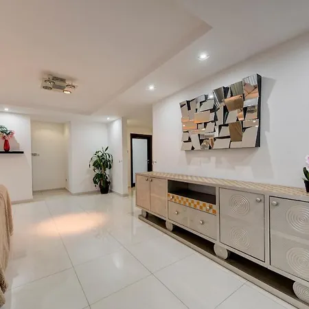 Unique - Spacious 3br Premium Flat